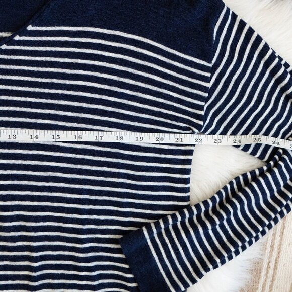 GAP STRIPE VNECK SWEATER NAVY WHITE SZ M - Picture 5 of 7